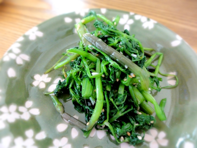 レシピ ほろ苦い風味が美味しい セリのナムル 韓国人が伝授する本場の韓国家庭料理レシピ 韓国料理大図鑑