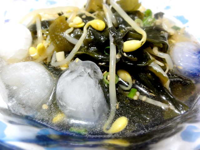 レシピ 暑い夏にさっぱりと ワカメと豆もやしの冷スープ 韓国人が伝授する本場の韓国家庭料理レシピ 韓国料理大図鑑