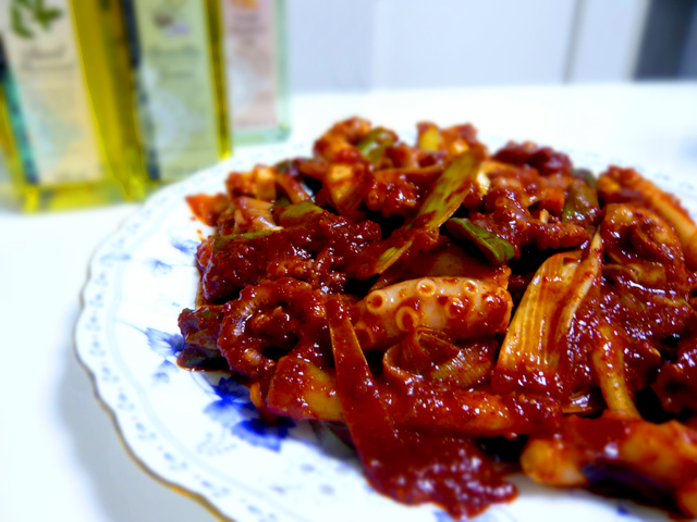 レシピ ナクチポックン タコの辛炒め 韓国人が伝授する本場の韓国家庭料理レシピ 韓国料理大図鑑